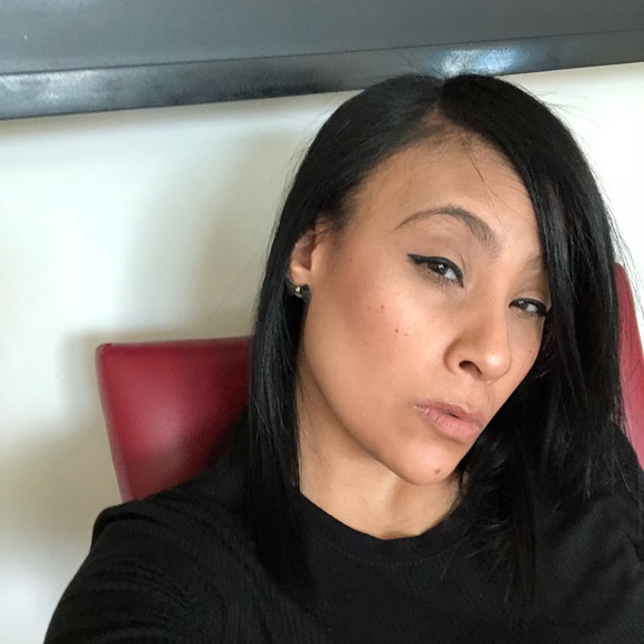 Meet your Posher, Claudine - Picture 1 of 3